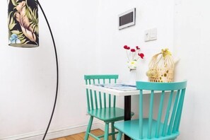 Room - The Manor 2 studio- free rooftop pool and free pick up for 5 nights (Ho Chi Minh City)