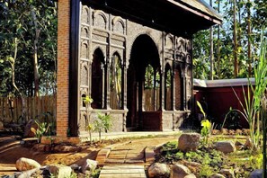 Unclassified image, 4 of 30, button - Chateau Orientale (Luang Prabang)