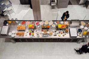 Se ofrece un desayuno continental todos los días (15 EUR por persona)