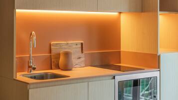 Comfort Studio, 2 Single Beds, Balcony, City View | Private kitchen | Mini-fridge, microwave