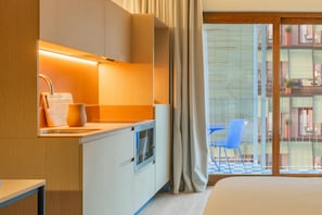 Eenvoudige studio, 2 eenpersoonsbedden, balkon | Woonruimte