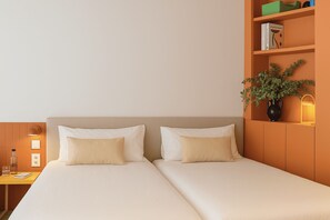 Caja de seguridad en la habitación y escritorio 