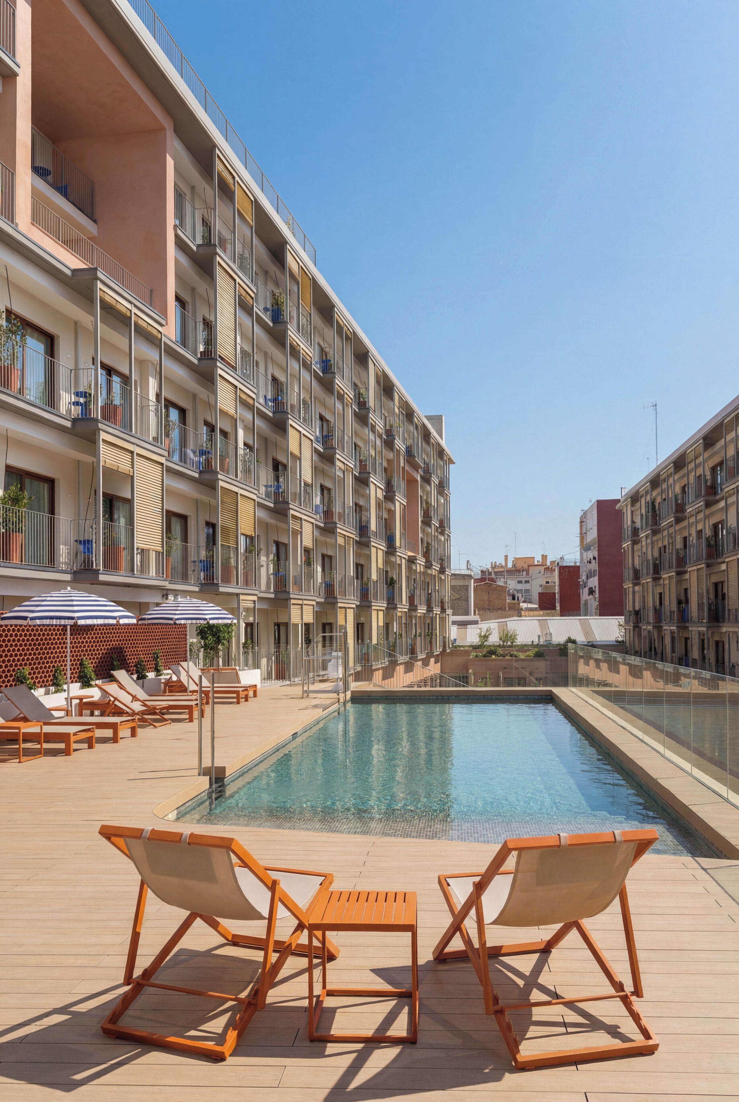 Una piscina al aire libre de temporada