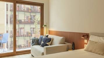 Caja fuerte, escritorio, espacio para trabajar con un portátil