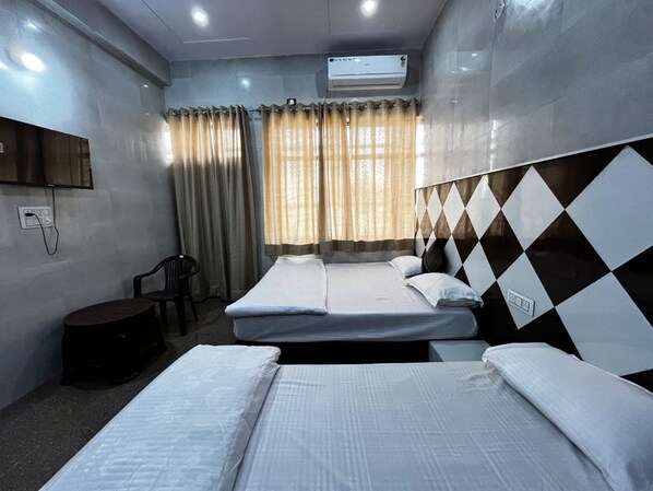 Family Quadruple Room | Free WiFi, bed sheets