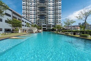 Outdoor pool - Comfy Private Home @ Sky.Pod (Puchong)
