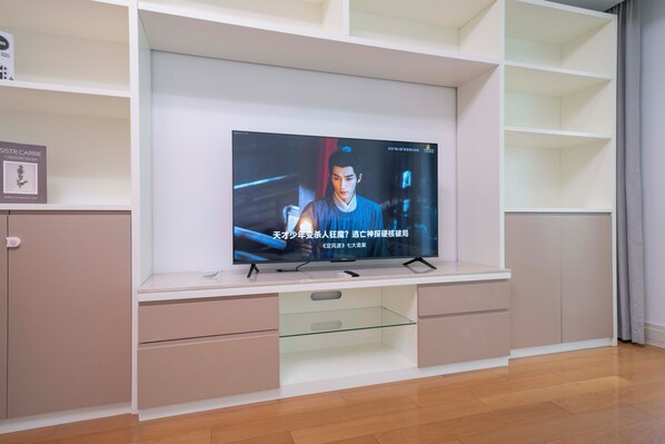 Căn hộ Superior, 1 phòng ngủ, bếp, quang cảnh thành phố | Phòng khách | Smart TV