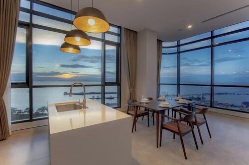 Seascape Palace Hotel