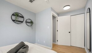 1 bedroom, desk, iron/ironing board, free WiFi