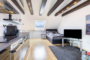 Fridge, microwave, oven, stovetop - At Home - Feel at Home in Essen (Essen)