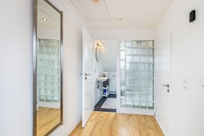 Shower, hair dryer, towels