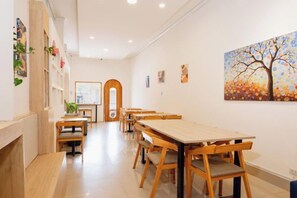 Dining - Itel Backpacker (Vientiane)