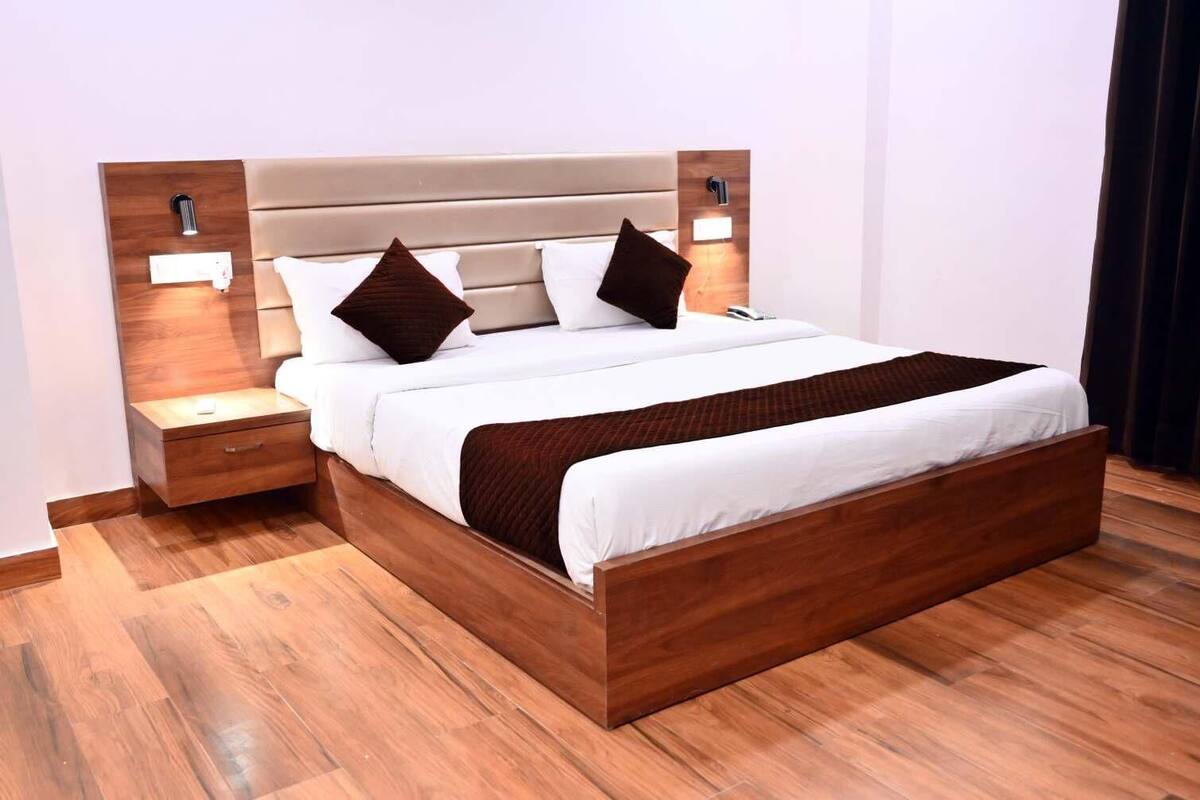 Deluxe Room | Laptop workspace, free WiFi