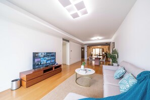 Superior Apartment, 2 Bedrooms, Kitchen, City View | Living room | Smart TV