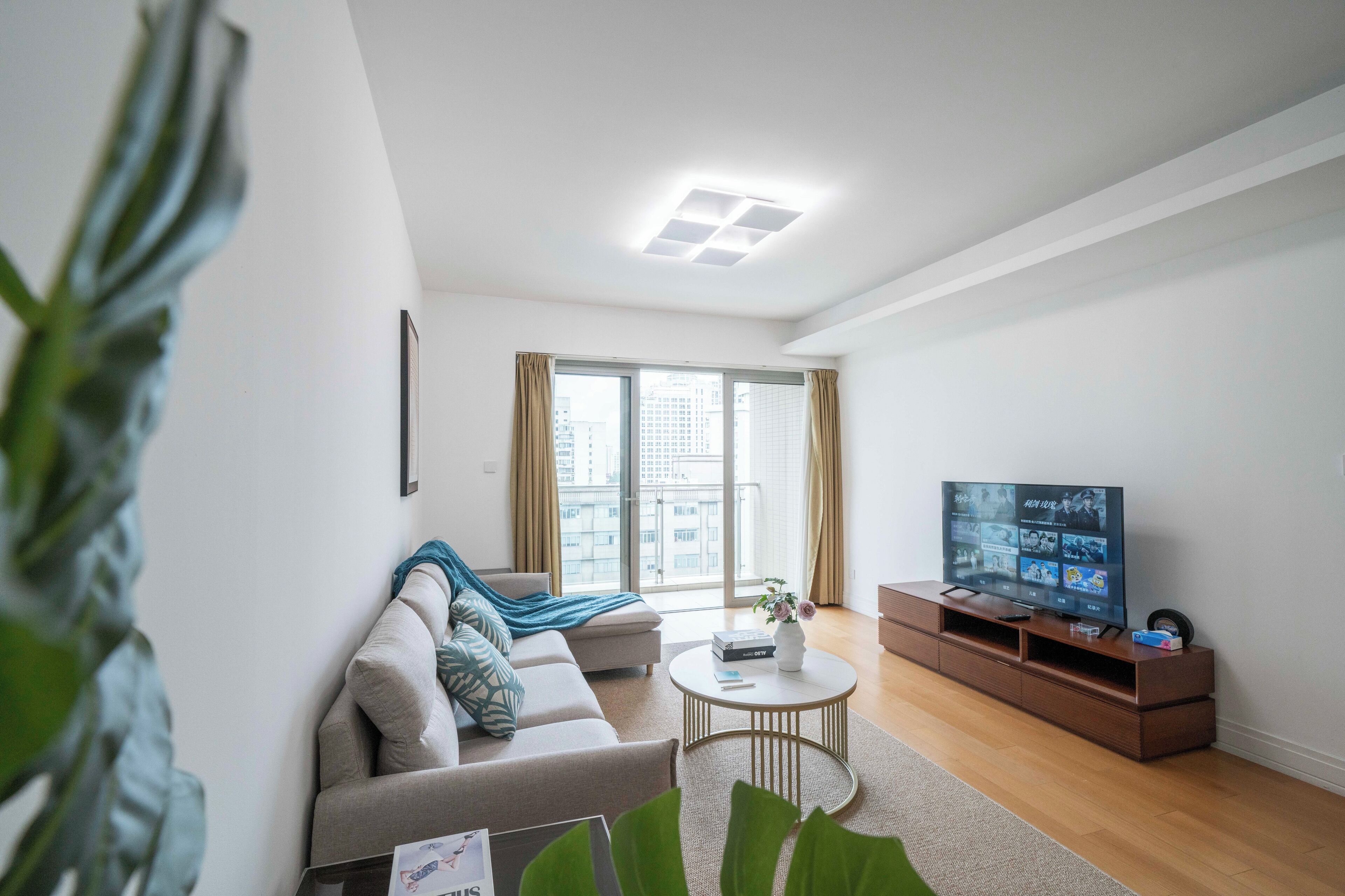 Superior-Apartment, 2 Schlafzimmer, Küche, Stadtblick | Wohnzimmer | Smart-TV