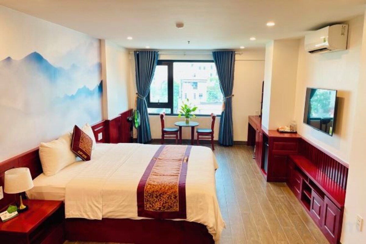 Een minibar, extra bedden, beddengoed
