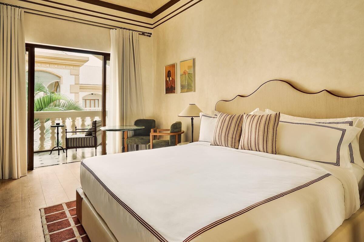 Reserve west wing | Iron/ironing board, free WiFi, bed sheets