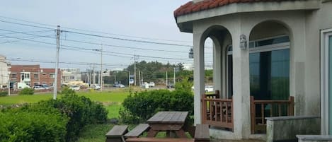 屋外ダイニングエリア