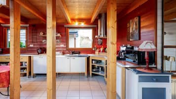 KjĂžleskap, mikrobĂžlgeovn, ovn og kokeplater