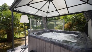 Bain à remous extérieur