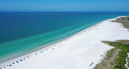 JR 42 · Jamaica Royale #42- 3 Heated Pools On The Beach!