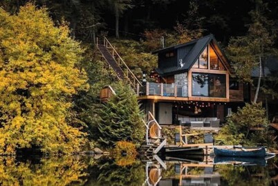 The Water’s Edge * * Unique Muskoka Treehouse * *