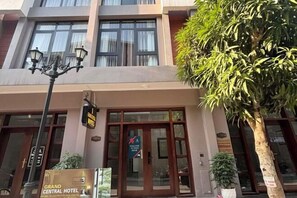 Exterior detail - Grand Central Hotel- Vinhomes Ocean Park 3 (Nghia Tru)