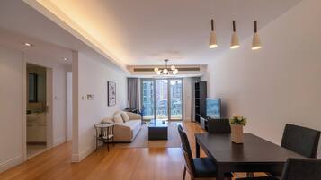 Superior Apartment, 1 Bedroom, Kitchen, City View | Living room | Smart TV