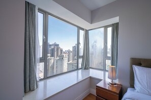 Departamento superior, 2 habitaciones, cocina, vista a la ciudad | Tabla de planchar con plancha y wifi gratis