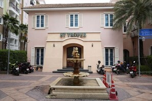 A building with a fountain in front, labeled "ST. TROFEOZ." - Seven Seas Cote d'Azur One-bedroom near Beach (Pattaya)