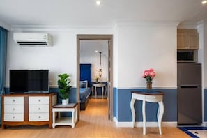 Cribs/infant beds