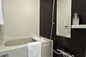 Bathroom - ISSHUKU · Asakusa (Tokyo)