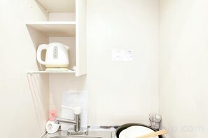 Unclassified image, 2 of 21, button - louis stage ikebukurohoncho (Tokyo)