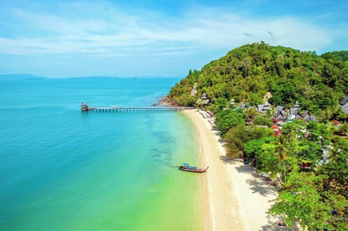 BJ & Radisson Deluxe King Room