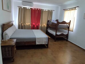 6 bedrooms, iron/ironing board, Internet