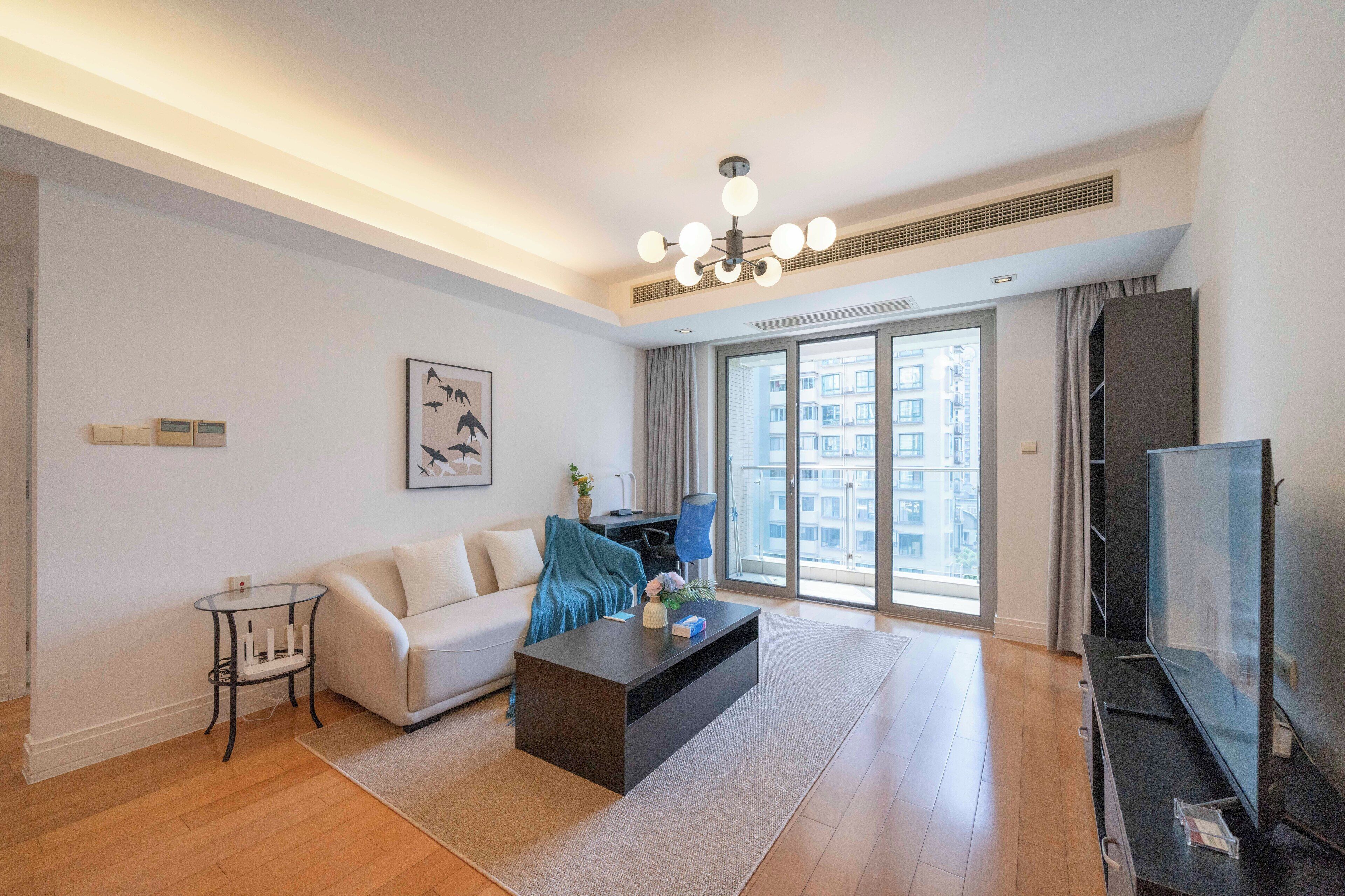 Superior Apartment, 1 Bedroom, Kitchen, City View | Living room | Smart TV