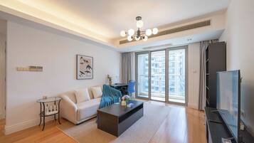 Superior Apartment, 1 Bedroom, Kitchen, City View | Living room | Smart TV