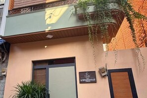 Unclassified image, 3 of 22, button - LYLAC Home Saigon TDX - City Center Cosy 4BR Townhouse with Garden in D1 (Ho Chi Minh City)