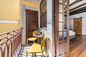 Apartment (Suite with Balcony)