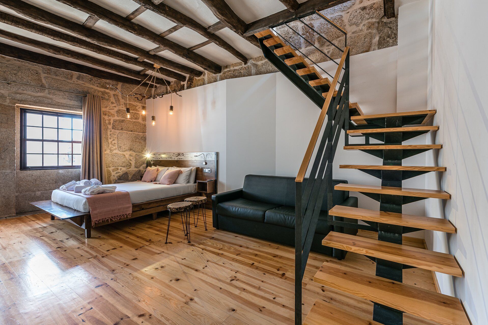 Apartamento (Superior Suite) | Escritorio, espacio para trabajar con un portátil, ropa de cama