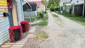 A gravel driveway leading to a row of houses with a 'WELCOME' sign. - Convenient 1-BR - Fenced Backyard - Extended Stays wanted (Huntington)
