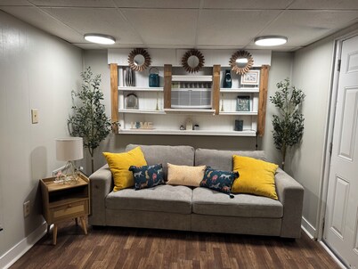 Convenient 1-BR - Fenced Backyard - Extended Stays wanted