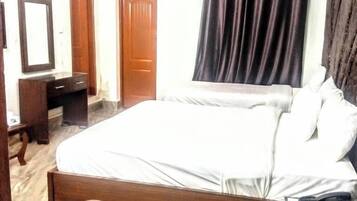 Family Room, City View | Free WiFi