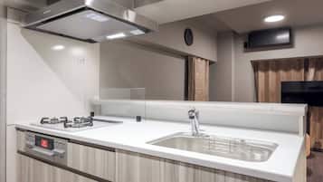 Fridge, microwave, stovetop, cookware/dishes/utensils