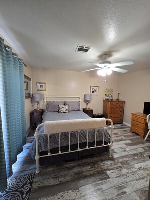 3 bedrooms, travel cot, WiFi, bed sheets