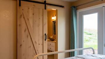 3 quartos, berço de viagem, Wi-Fi, roupa de cama