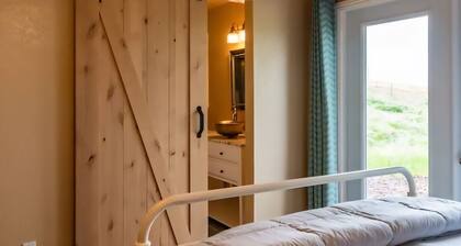 Tranquil Farmhouse with stunning sunsets.