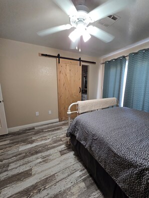 3 bedrooms, travel crib, WiFi, bed sheets