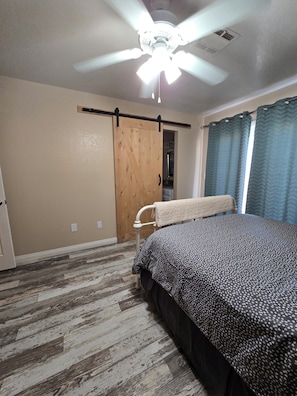 3 bedrooms, travel crib, WiFi, bed sheets