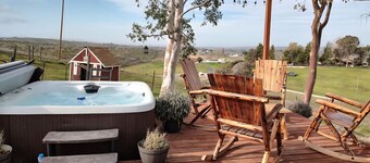 Tranquil Farmhouse with stunning sunsets.